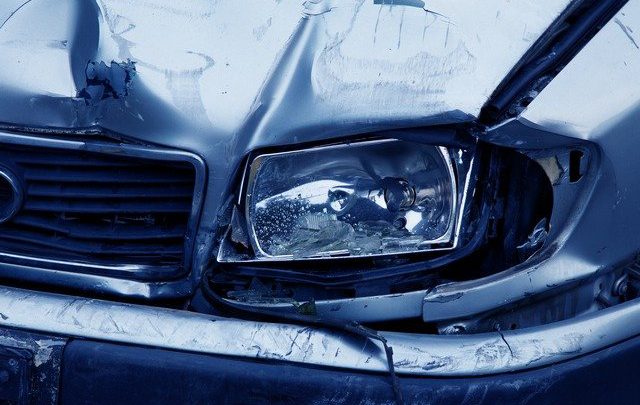 Zderzenie samochodu osobowego z karetką w Opolu